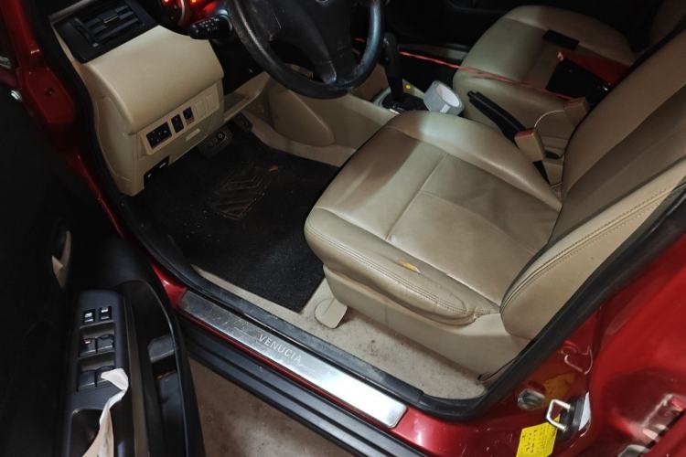 Used Venucia R50 2013 1.6L Automatic Luxury Edition Driver Seat