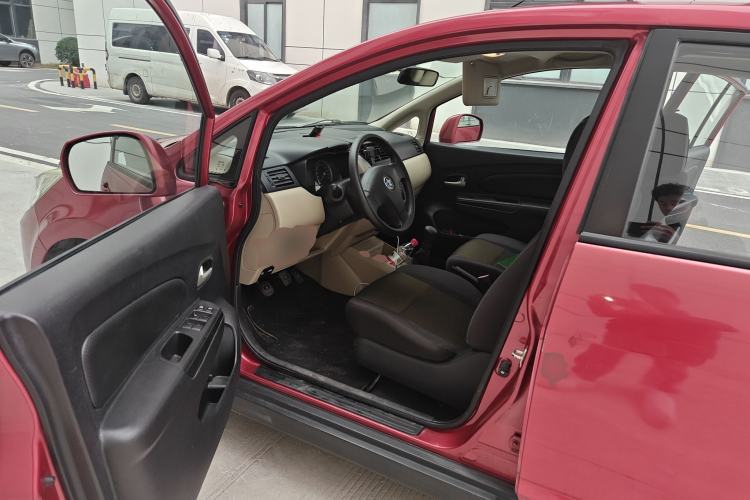 Used Venucia R50 2013 1.6L Manual Fashion Edition Driver Seat
