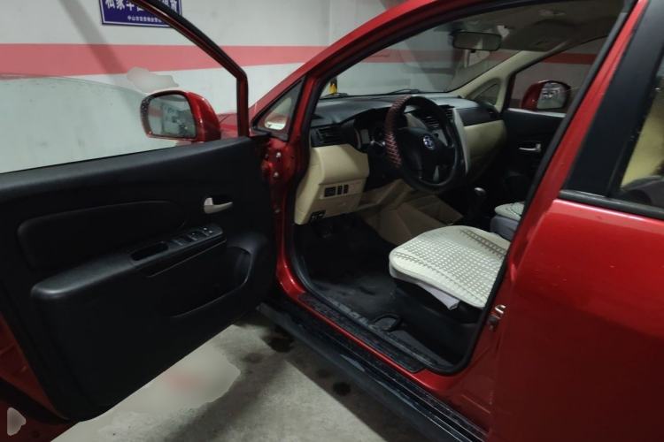 Used Venucia R50 2013 1.6L Manual Fashion Edition Driver Seat