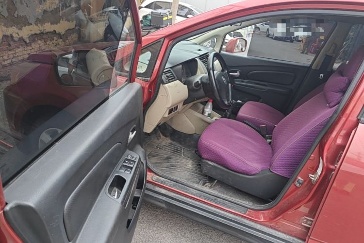 Used Venucia R50 2013 1.6L Manual Fashion Edition Driver Seat