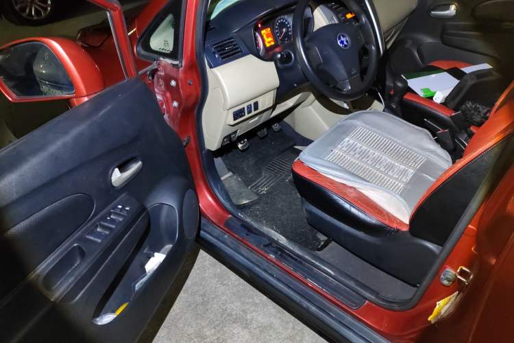 Used Venucia R50 2013 1.6L Manual Fashion Edition Driver Seat