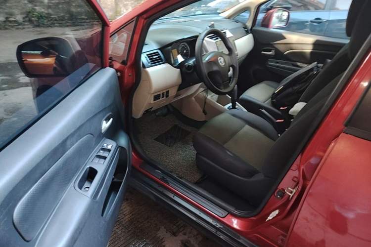 Used Venucia R50 2013 1.6L Automatic Fashion Edition Driver Seat