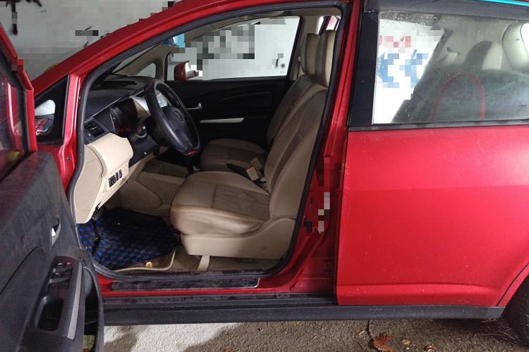 Used Venucia R50 2013 1.6L Automatic Luxury Edition Driver Seat
