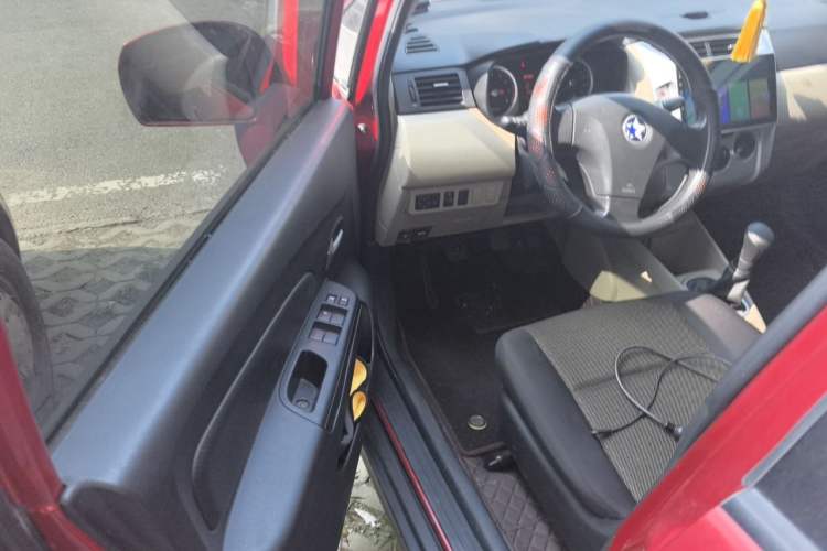 Used Venucia R50 2013 1.6L Manual Fashion Edition Driver Seat