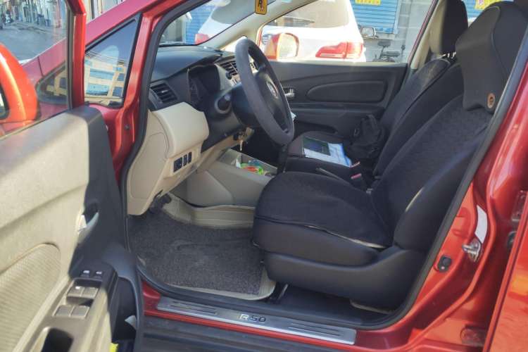 Used Venucia R50 2013 1.6L Automatic Fashion Edition Driver Seat