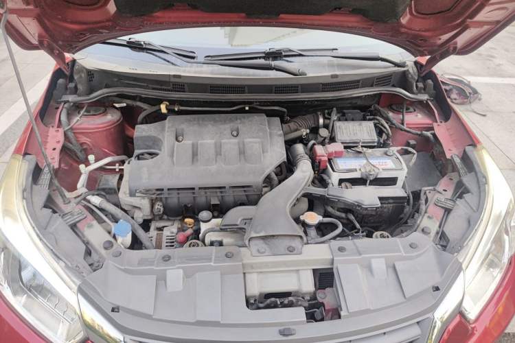 Used Venucia R50 2013 1.6L Automatic Luxury Edition Engine Bay