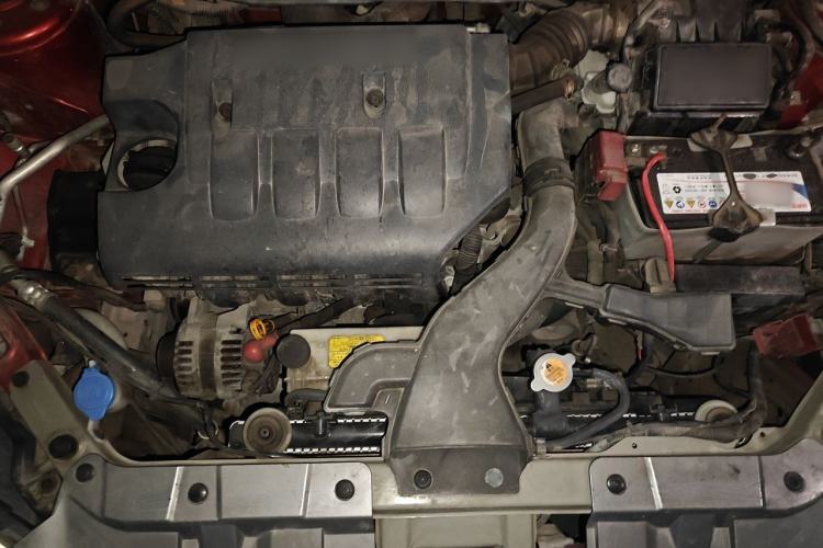 Used Venucia R50 2013 1.6L Automatic Luxury Edition Engine Bay