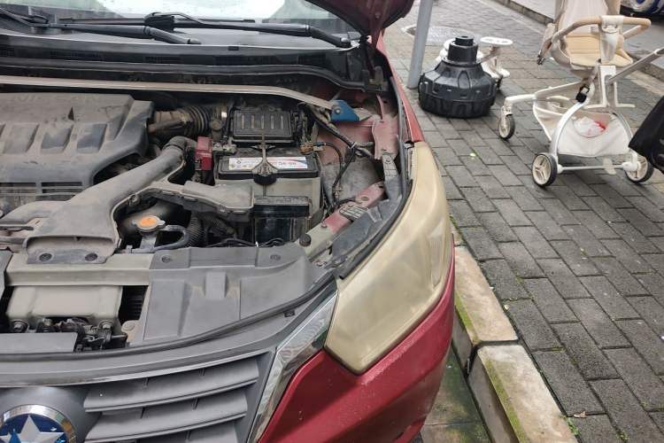 Used Venucia R50 2013 1.6L Manual Luxury Edition Engine Bay Left