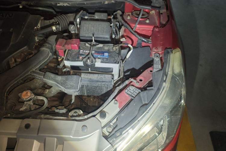 Used Venucia R50 2013 1.6L Automatic Fashion Edition Engine Bay Left