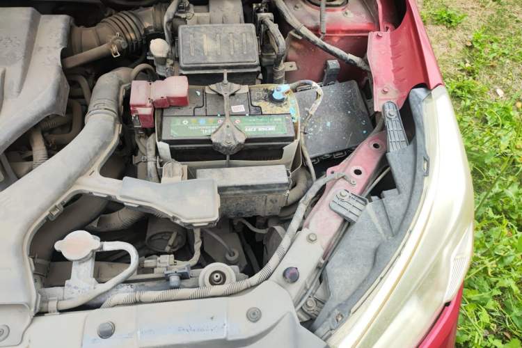 Used Venucia R50 2013 1.6L Automatic Luxury Edition Engine Bay Left