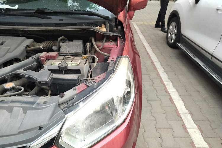 Used Venucia R50 2013 1.6L Automatic Fashion Edition Engine Bay Left