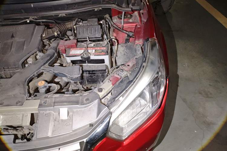 Used Venucia R50 2013 1.6L Automatic Fashion Edition Engine Bay Left