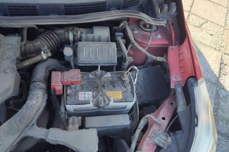 Used Venucia R50 2013 1.6L Automatic Fashion Edition Engine Bay Left