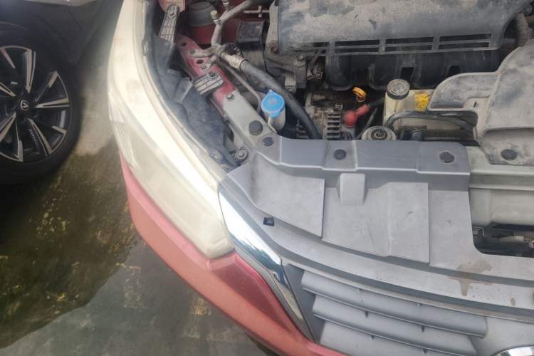 Used Venucia R50 2013 1.6L Manual Luxury Edition Engine Bay Right