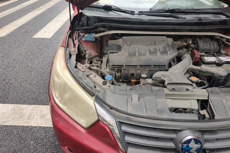 Used Venucia R50 2013 1.6L Manual Luxury Edition Engine Bay Right