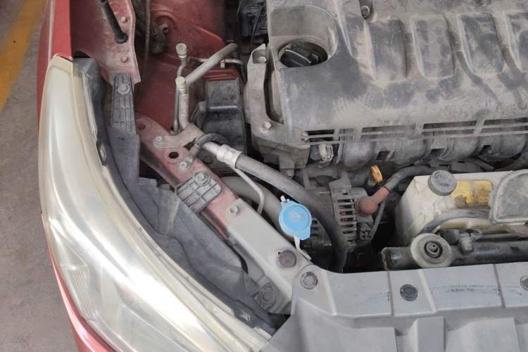 Used Venucia R50 2013 1.6L Manual Fashion Edition Engine Bay Right