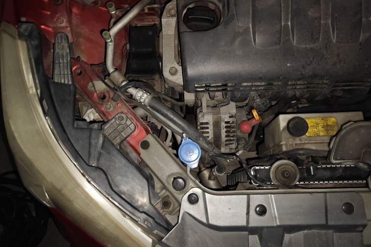 Used Venucia R50 2013 1.6L Automatic Luxury Edition Engine Bay Right