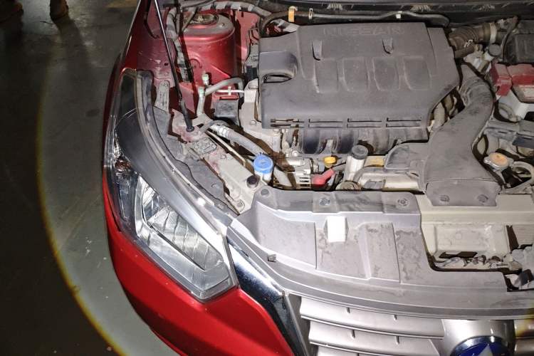 Used Venucia R50 2013 1.6L Automatic Fashion Edition Engine Bay Right