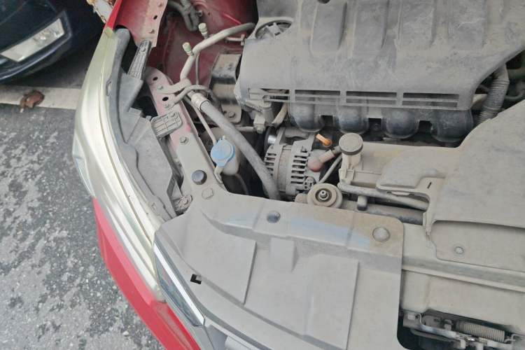 Used Venucia R50 2013 1.6L Automatic Fashion Edition Engine Bay Right