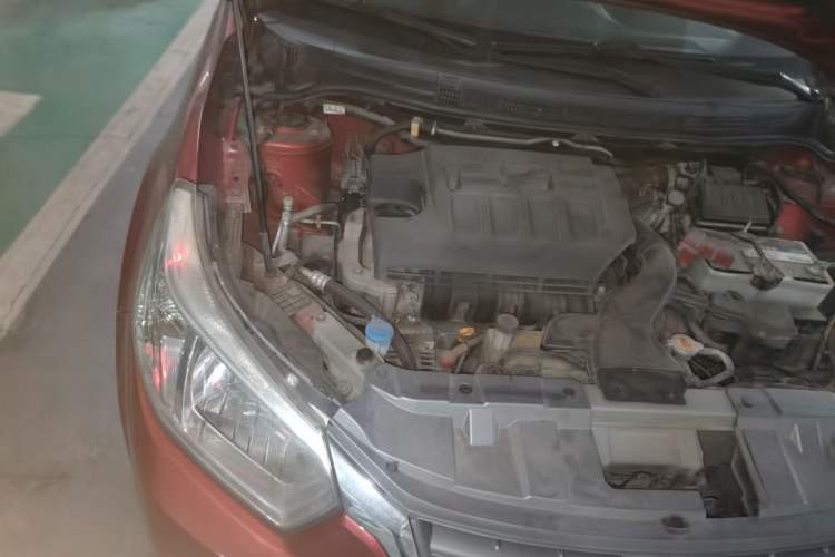 Used Venucia R50 2013 1.6L Automatic Fashion Edition Engine Bay Right