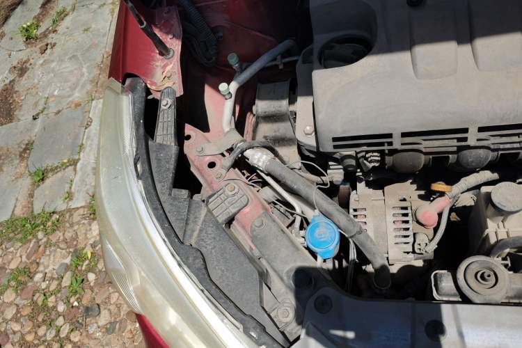 Used Venucia R50 2013 1.6L Manual Fashion Edition Engine Bay Right