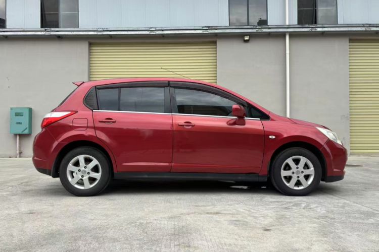 Used Venucia R50 2013 1.6L Automatic Fashion Edition Exterior 1