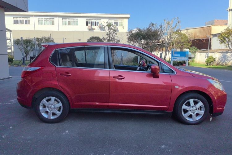 Used Venucia R50 2013 1.6L Automatic Luxury Edition Exterior 2