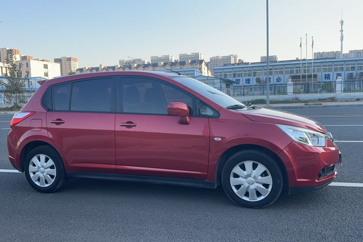 Used Venucia R50 2013 1.6L Automatic Fashion Edition Exterior 2