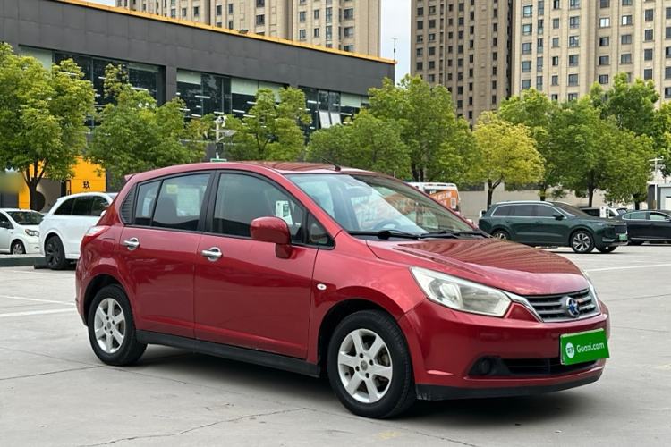 Used Venucia R50 2013 1.6L Manual Fashion Edition Exterior 3