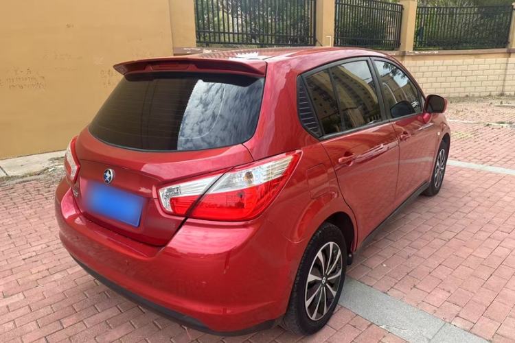 Used Venucia R50 2013 1.6L Manual Fashion Edition Exterior 4