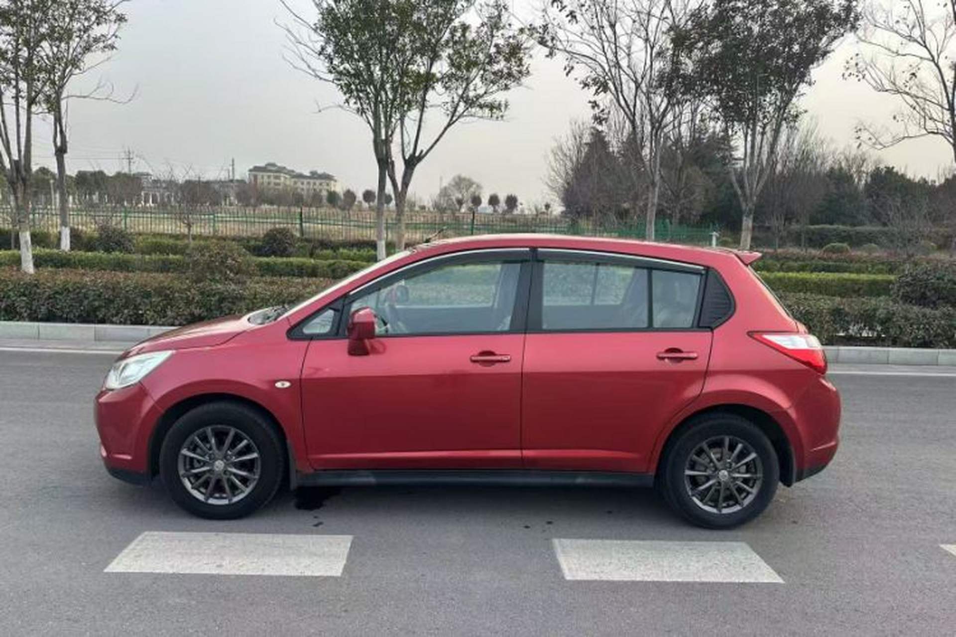 Used Venucia R50 2013 1.6L Automatic Fashion Edition Exterior 5