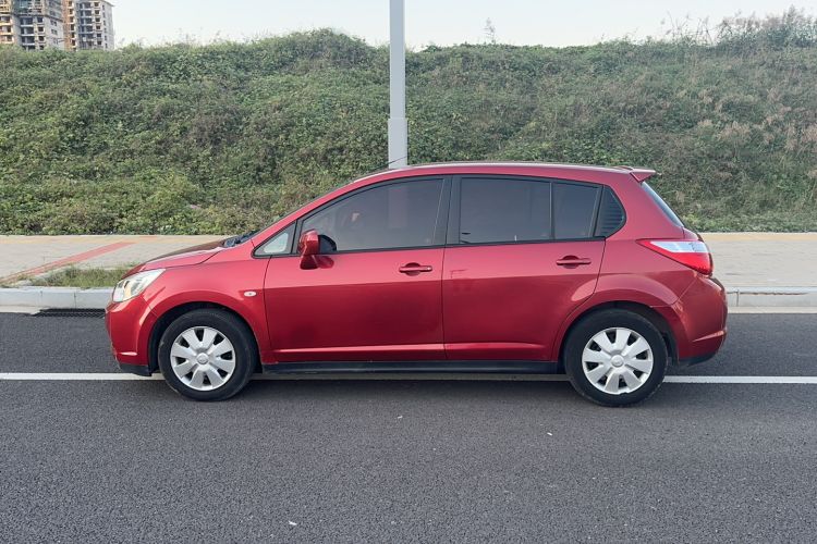 Used Venucia R50 2013 1.6L Automatic Fashion Edition Exterior 5