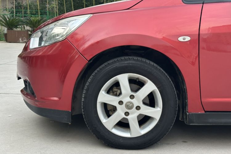 Used Venucia R50 2013 1.6L Manual Fashion Edition Exterior 6
