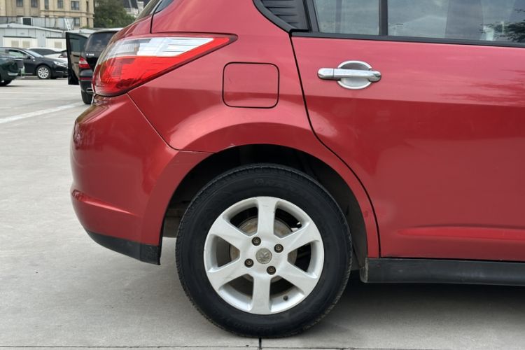 Used Venucia R50 2013 1.6L Manual Fashion Edition Exterior 7