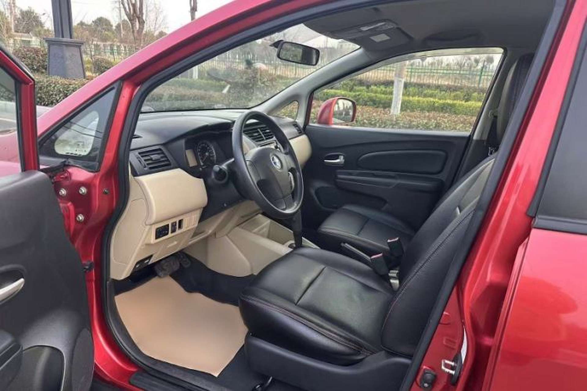 Used Venucia R50 2013 1.6L Automatic Fashion Edition Exterior 8