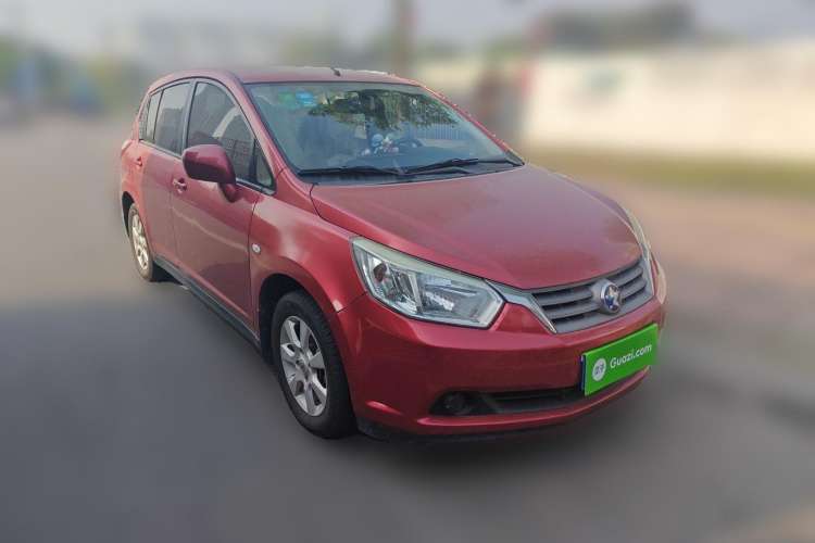 Used Venucia R50 2013 1.6L Automatic Fashion Edition Front Right 45 Deg