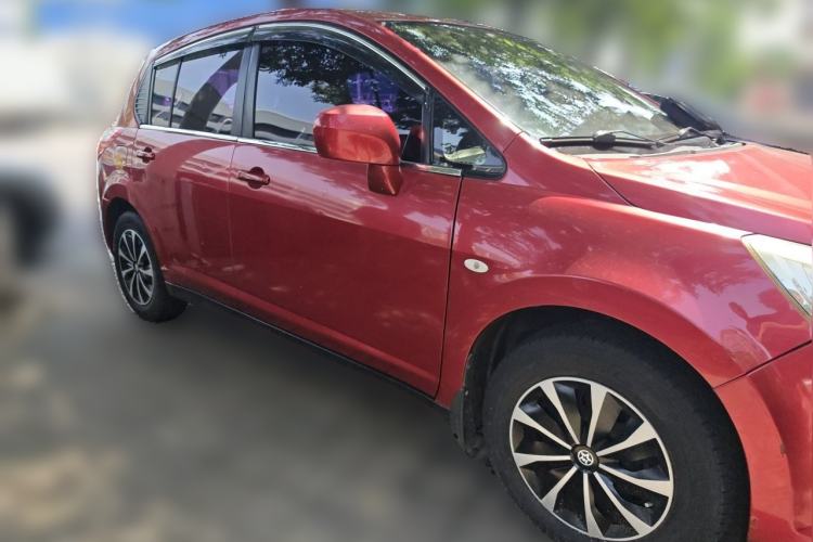 Used Venucia R50 2013 1.6L Manual Fashion Edition Front Right 45 Deg