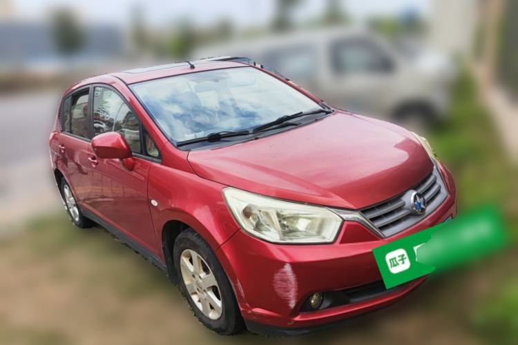 Used Venucia R50 2013 1.6L Automatic Luxury Edition Front Right 45 Deg