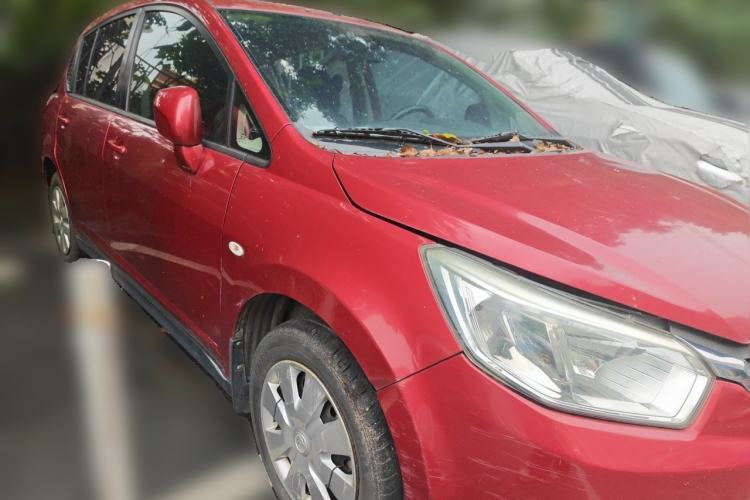 Used Venucia R50 2013 1.6L Automatic Fashion Edition Front Right 45 Deg