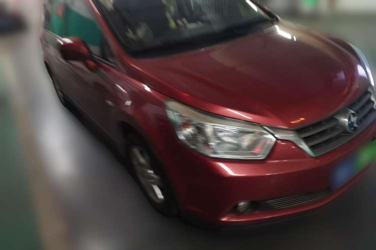 Used Venucia R50 2013 1.6L Automatic Fashion Edition Front Right 45 Deg