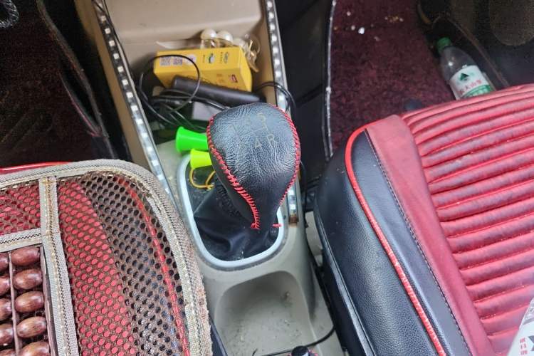 Used Venucia R50 2013 1.6L Manual Fashion Edition Gear Lever