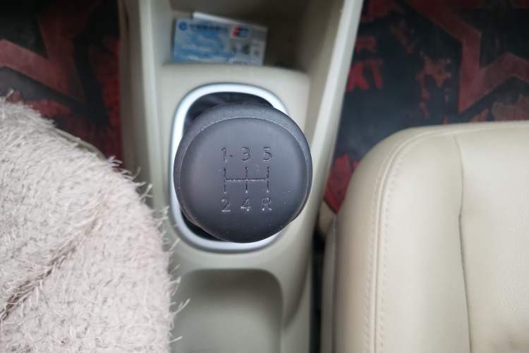 Used Venucia R50 2013 1.6L Manual Version with Beidou Navigation Gear Lever