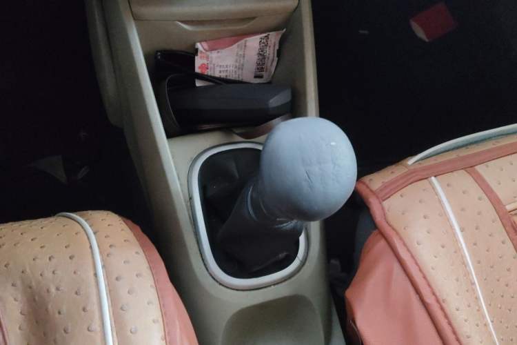 Used Venucia R50 2013 1.6L Manual Fashion Edition Gear Lever