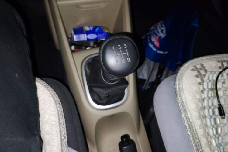 Used Venucia R50 2013 1.6L Manual Fashion Edition Gear Lever