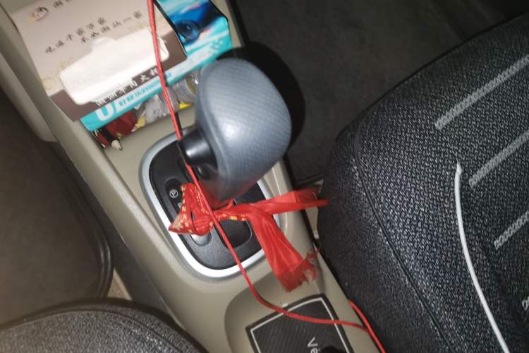 Used Venucia R50 2013 1.6L Automatic Fashion Edition Gear Lever