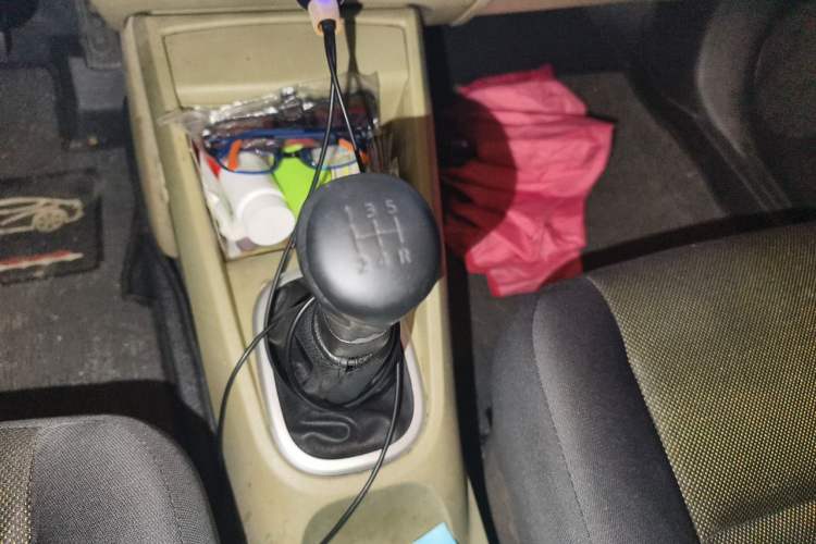 Used Venucia R50 2013 1.6L Manual Fashion Edition Gear Lever