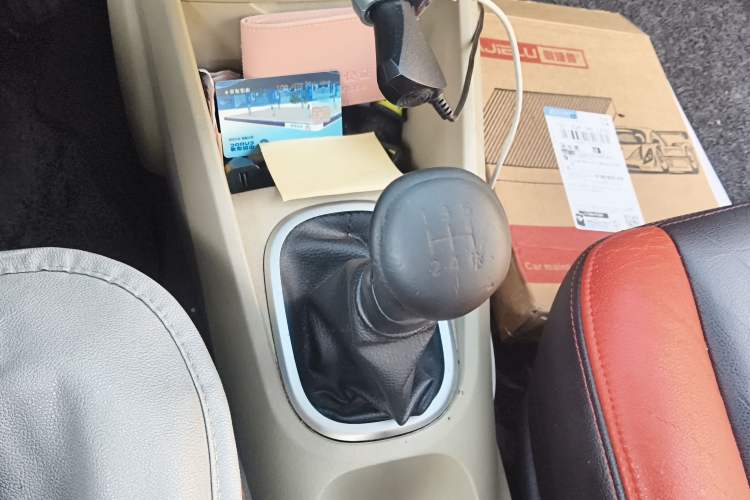 Used Venucia R50 2013 1.6L Manual Fashion Edition Gear Lever
