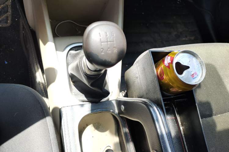Used Venucia R50 2013 1.6L Manual Fashion Edition Gear Lever