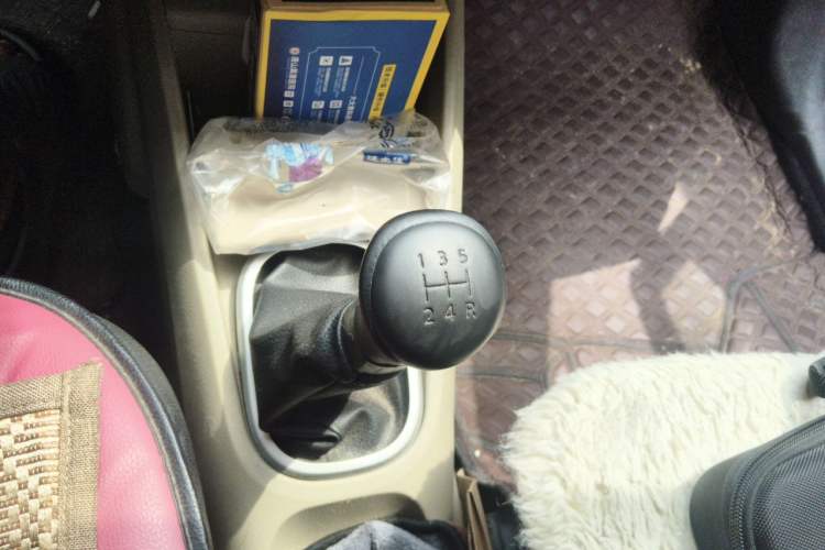 Used Venucia R50 2013 1.6L Manual Fashion Edition Gear Lever