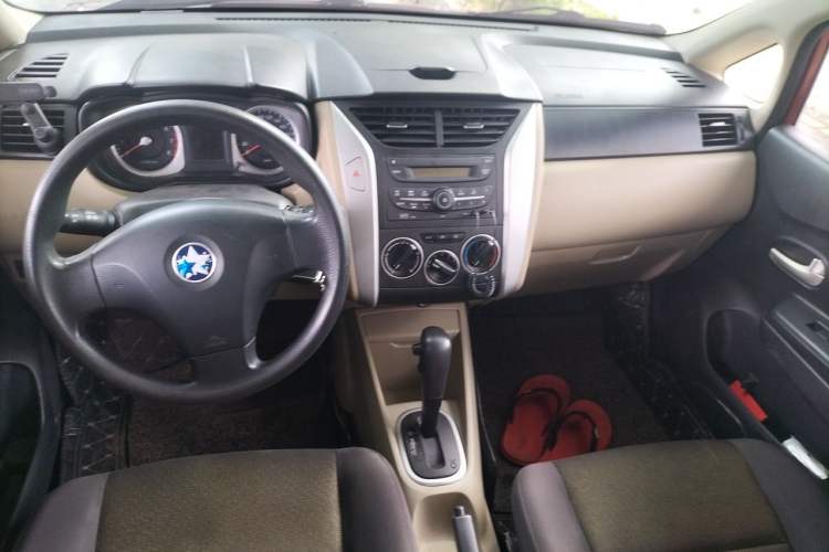 Used Venucia R50 2013 1.6L Automatic Fashion Edition Headliner